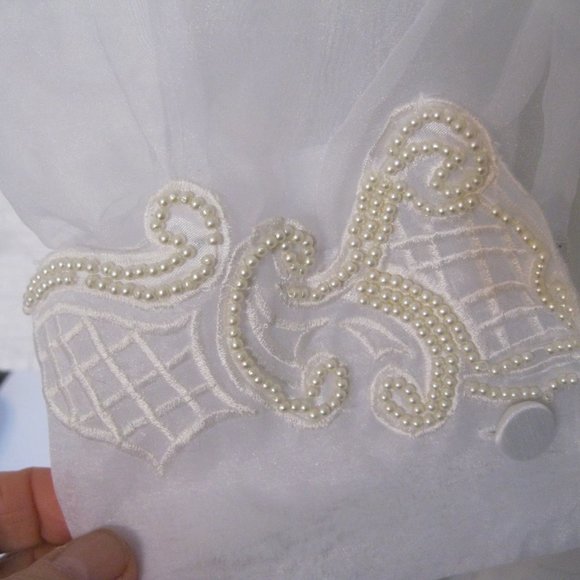 Jac Dole puffy sleeve white blouse. - Picture 7 of 14